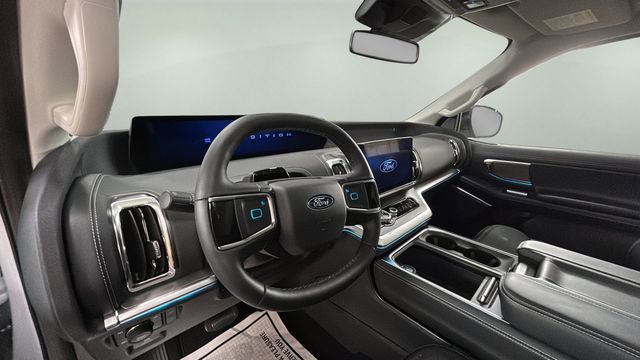 New 2026 Ford Expedition Platinum w/ Driver's Package image 9