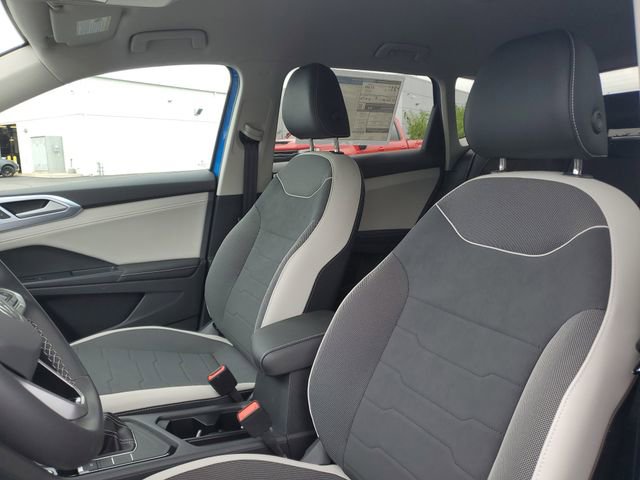 New 2025 Volkswagen Taos SE image 10