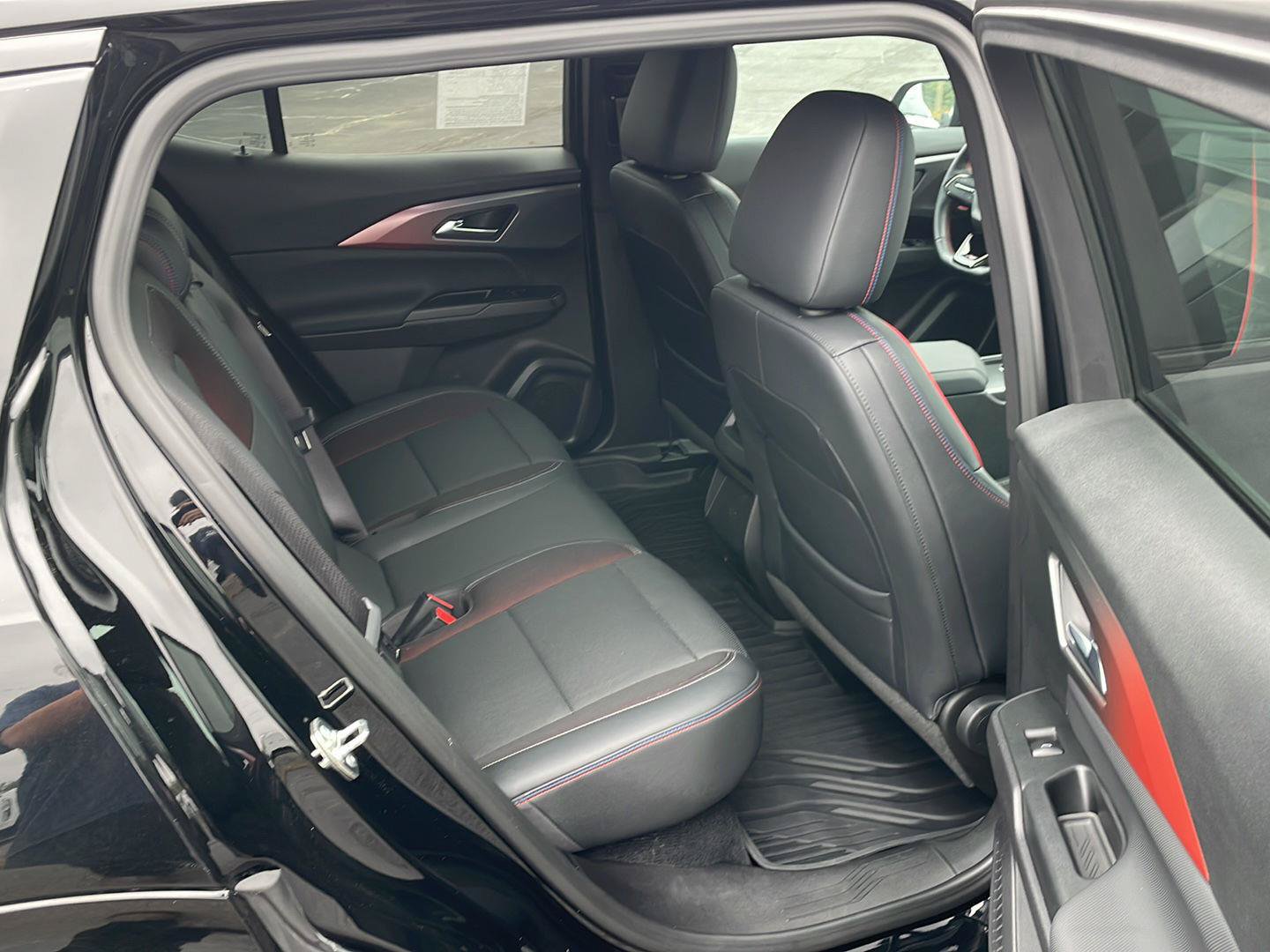Used 2024 Chevrolet Equinox EV RS FWD image 27