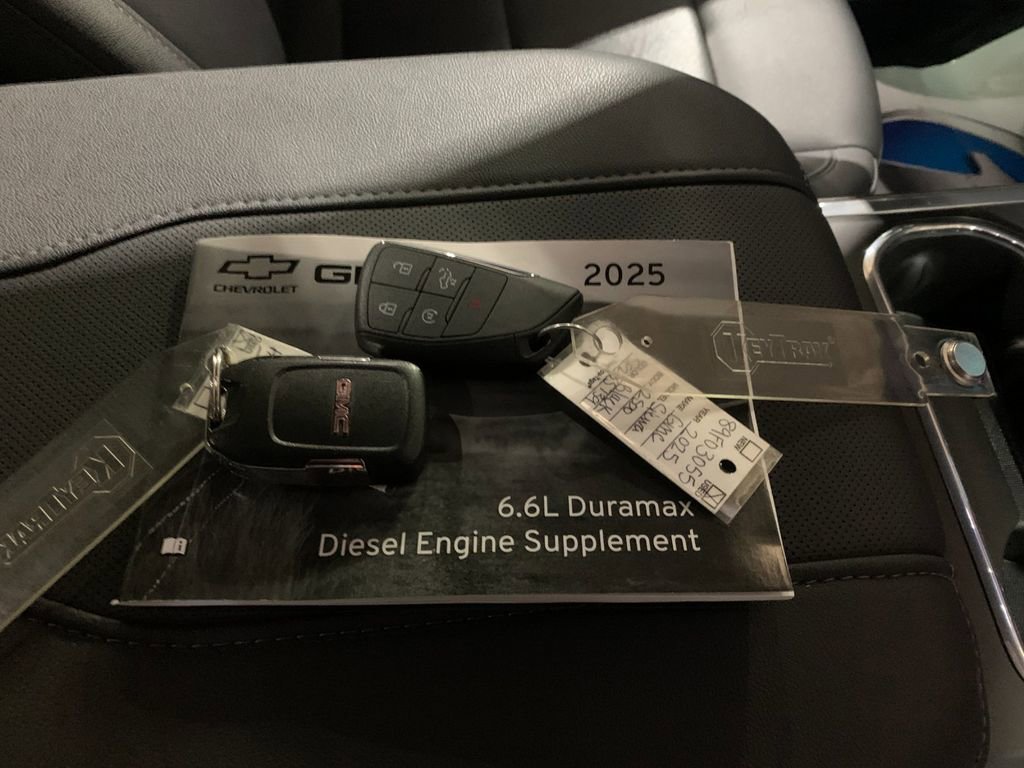 Used 2025 GMC Sierra 2500 SLT w/ SLT Convenience Package image 9