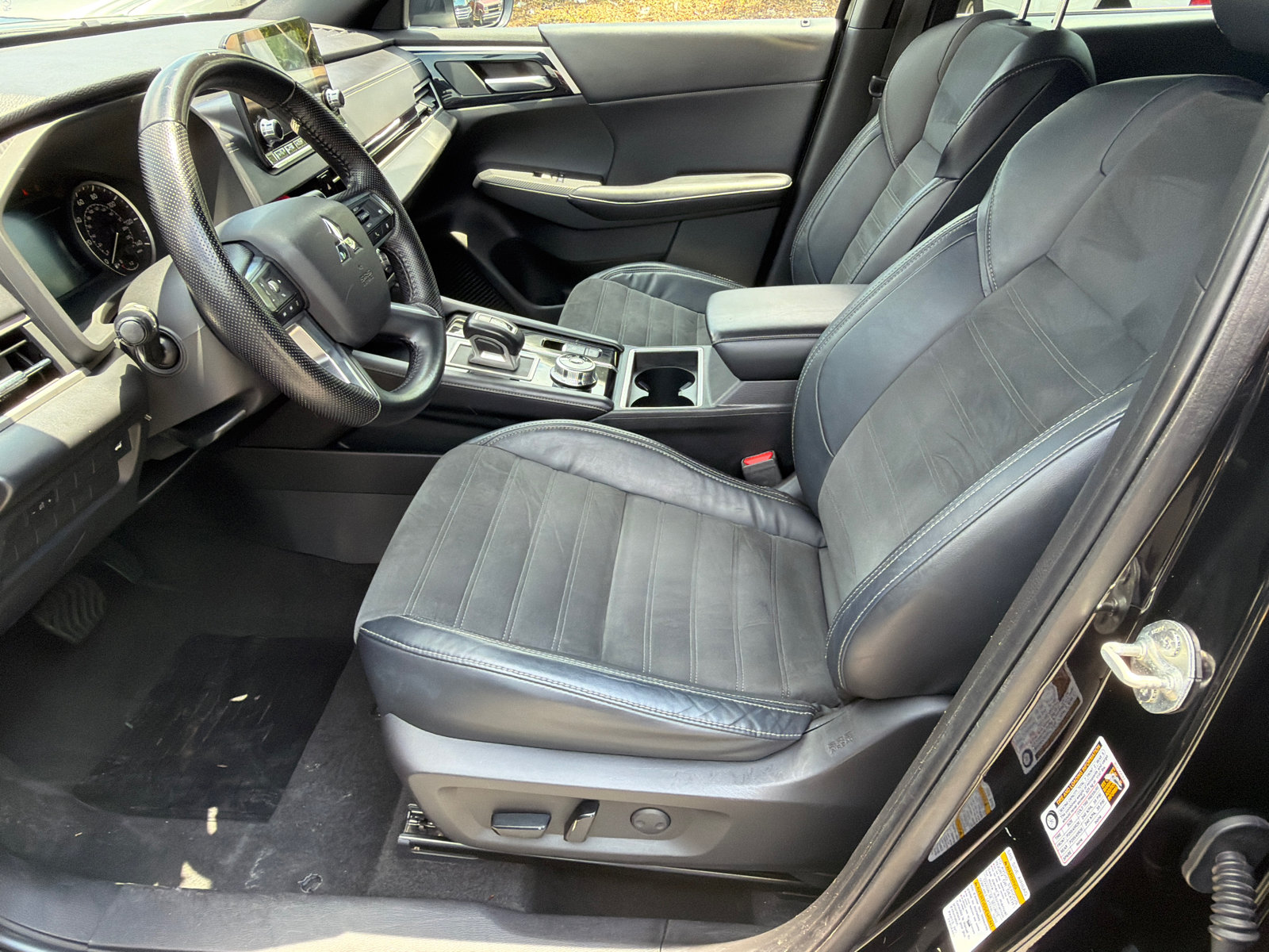 Used 2022 Mitsubishi Outlander SE FWD image 3