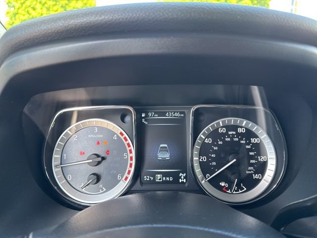 Used 2017 Nissan Titan SV AWD/4WD image 21