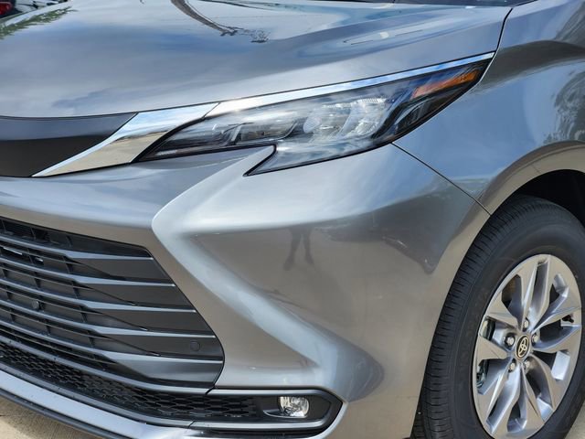New 2026 Toyota Sienna XLE FWD image 7