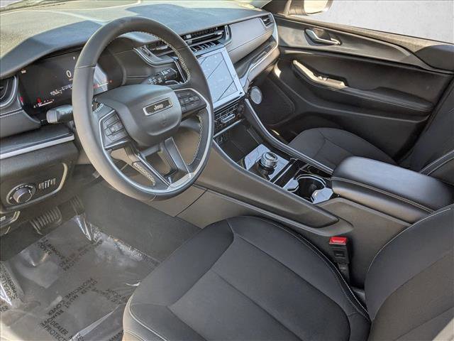 Used 2023 Jeep Grand Cherokee Laredo w/ Luxury Tech Group I AWD/4WD image 10