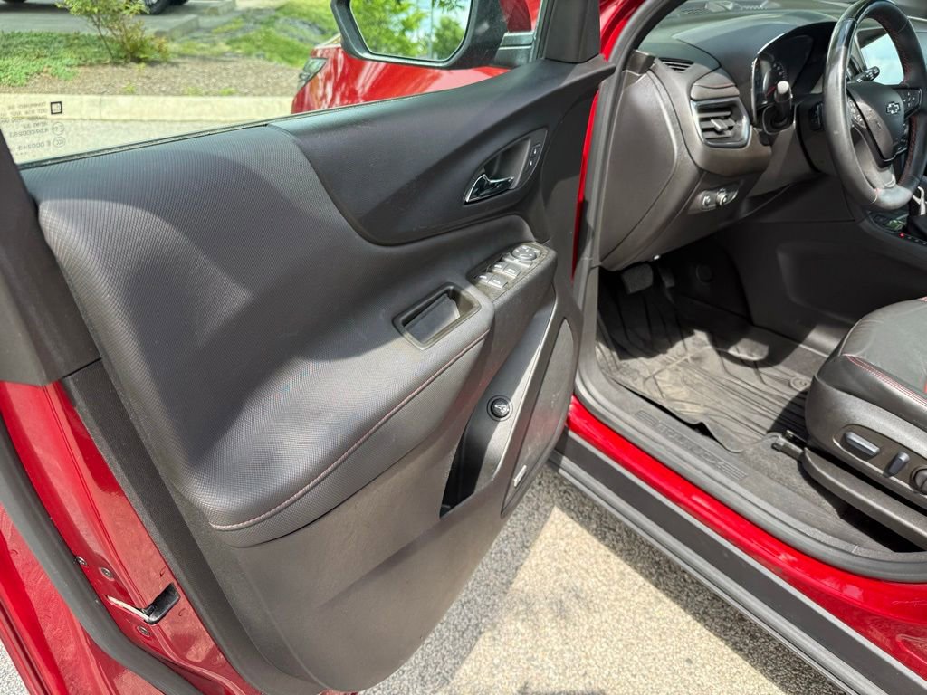 Used 2023 Chevrolet Equinox RS w/ RS Leather Package AWD/4WD image 13