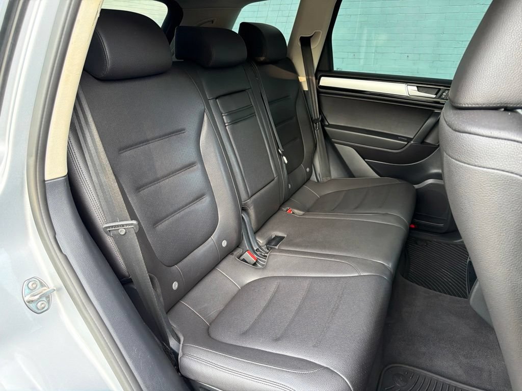 Used 2016 Volkswagen Touareg TDI w/ Technology Pkg AWD/4WD image 11