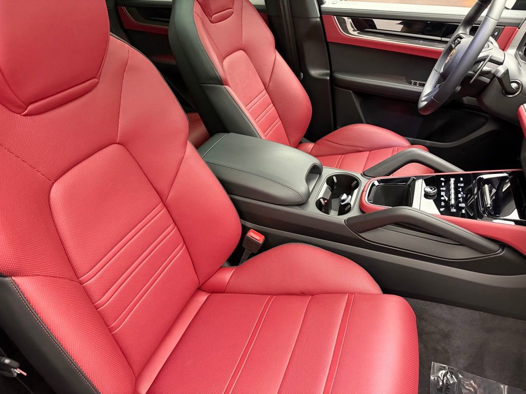 Used 2025 Porsche Cayenne S image 36