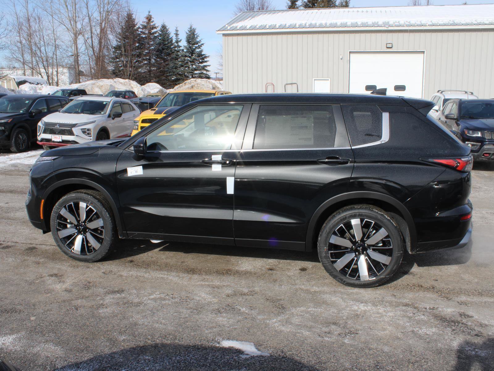 New 2026 Mitsubishi Outlander SE image 5