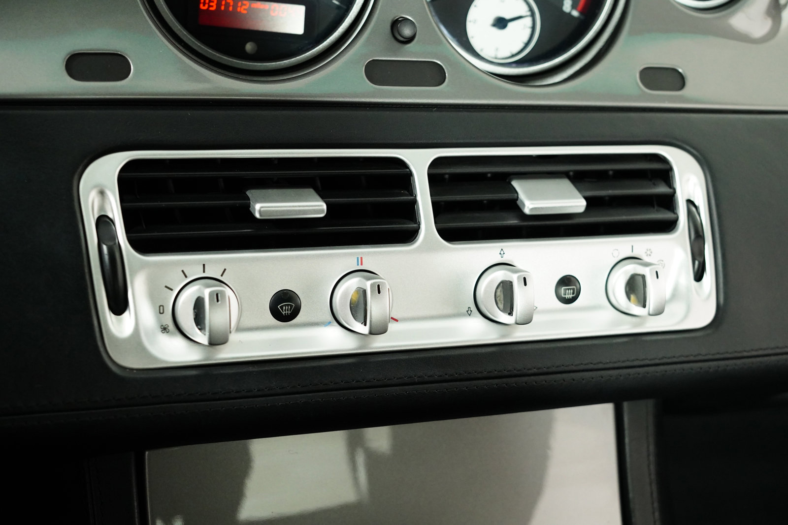 Used 2002 BMW Z8 image 26