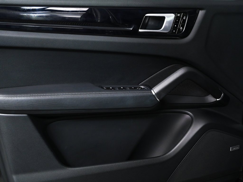 Used 2020 Porsche Cayenne E-Hybrid image 6