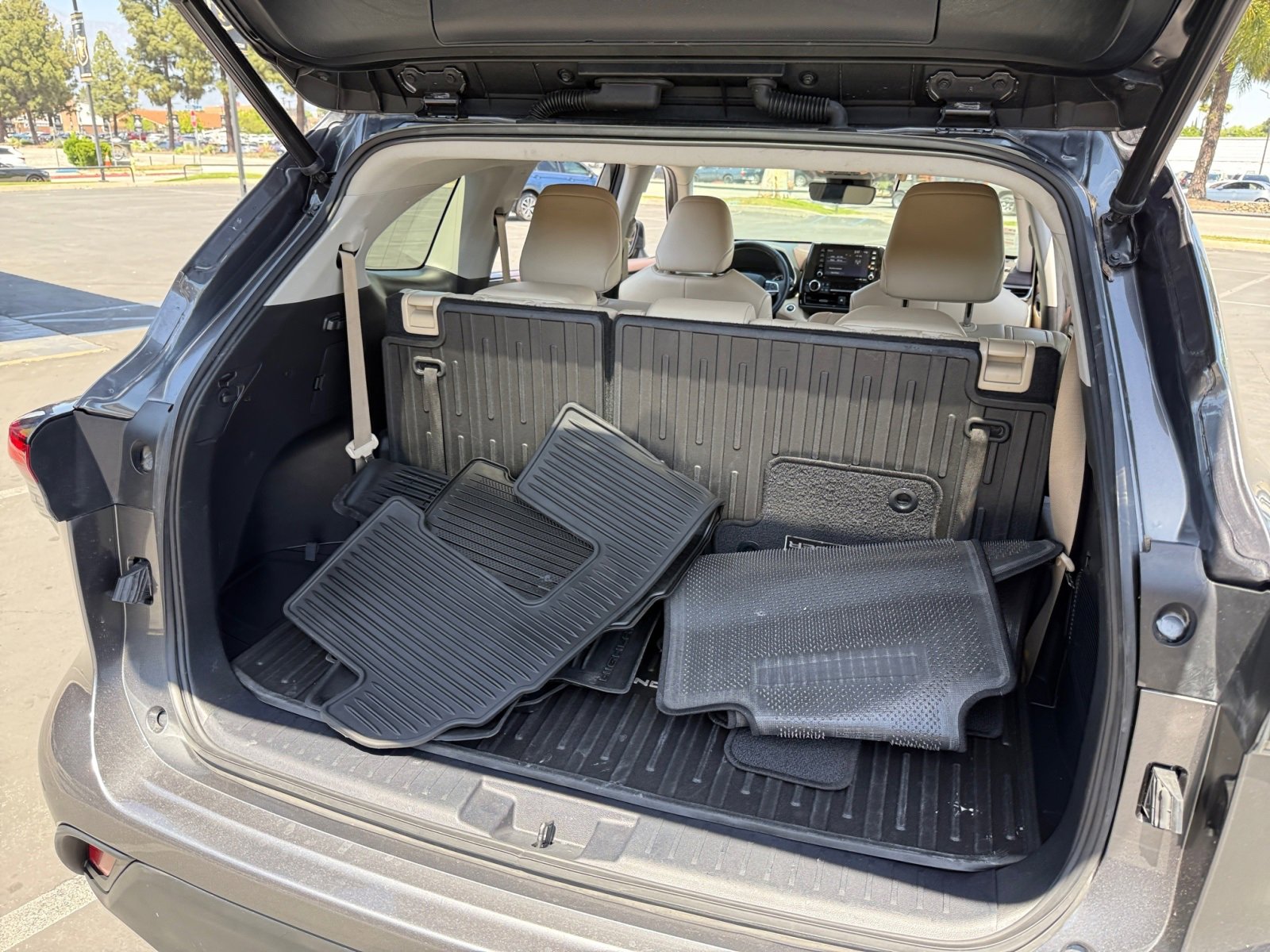 Used 2021 Toyota Highlander XLE image 23