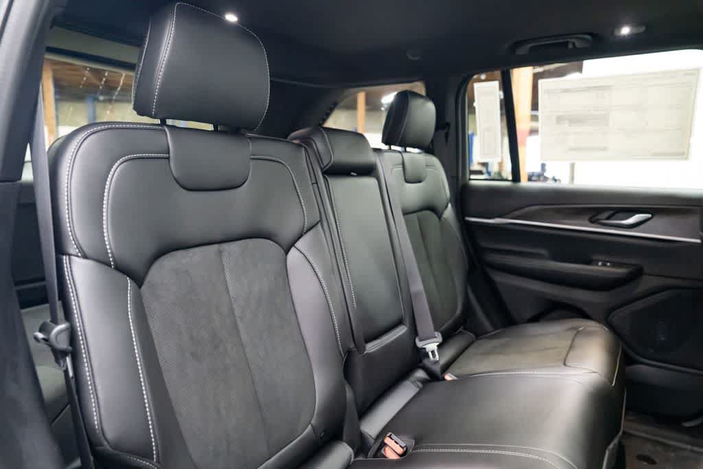 New 2026 Jeep Grand Cherokee Altitude AWD/4WD image 33