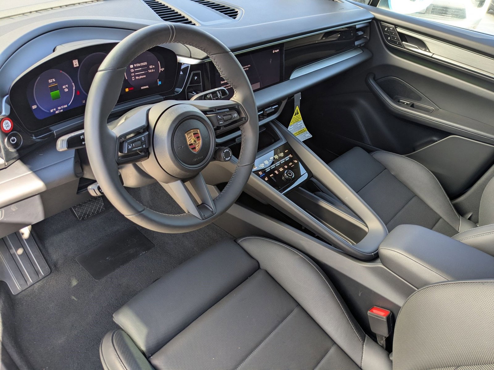 New 2025 Porsche Macan Electric image 4