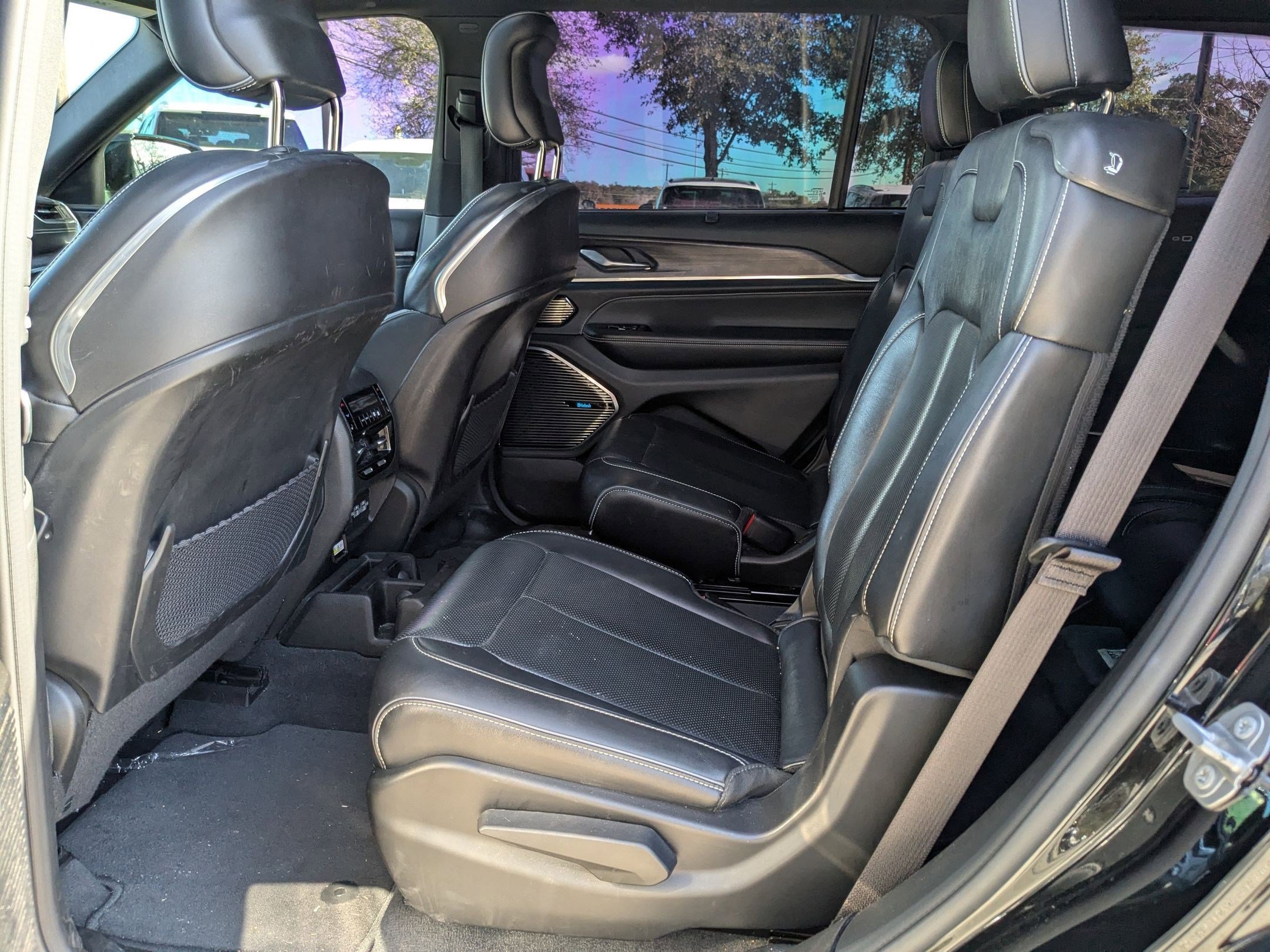 Used 2022 Jeep Grand Cherokee L Overland w/ Advanced Protech Group III image 21