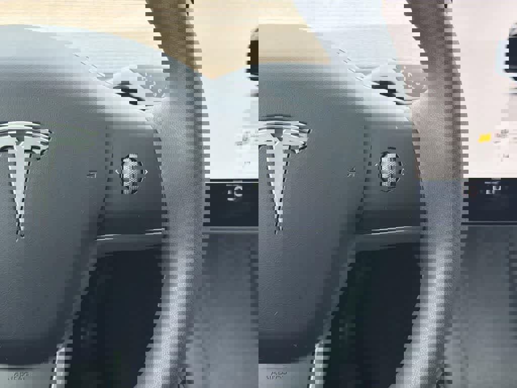 Used 2024 Tesla Model Y Long Range AWD/4WD image 15