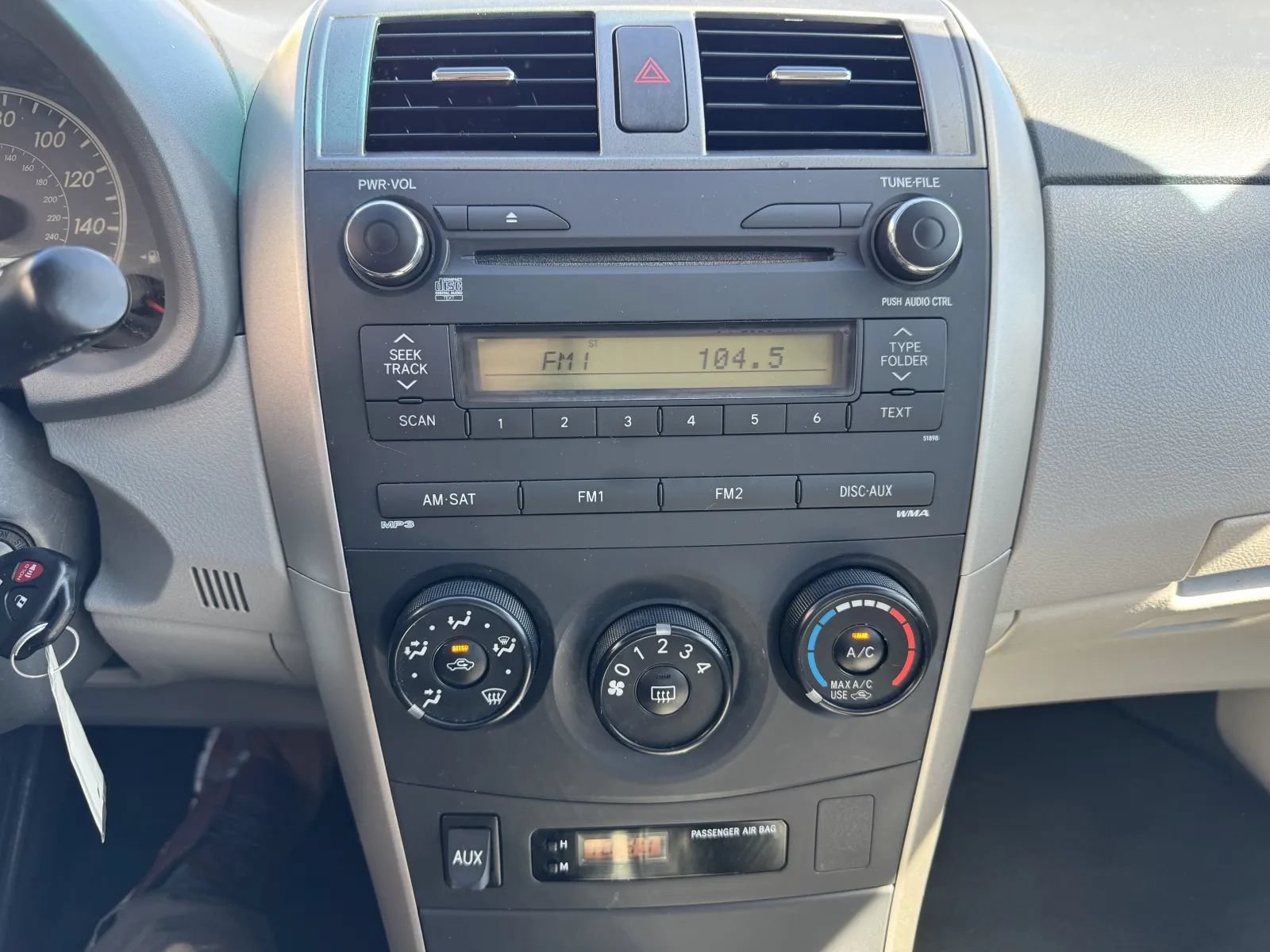 Used 2010 Toyota Corolla LE FWD image 15