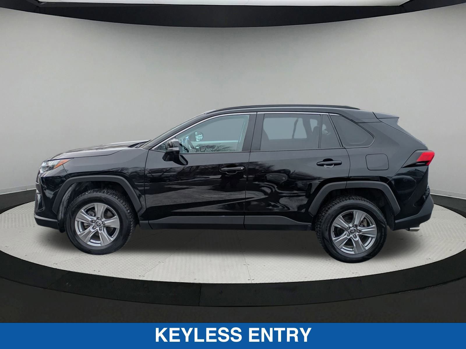 Used 2024 Toyota RAV4 XLE w/ Convenience Package image 7