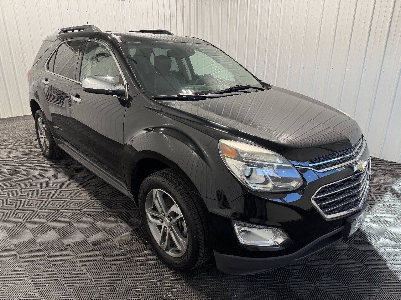 Used 2016 Chevrolet Equinox LTZ w/ Enhanced Convenience Package AWD/4WD image 2