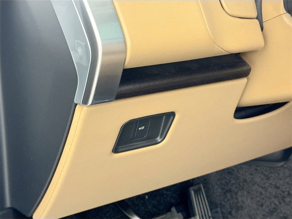 New 2025 Land Rover Range Rover SE image 9