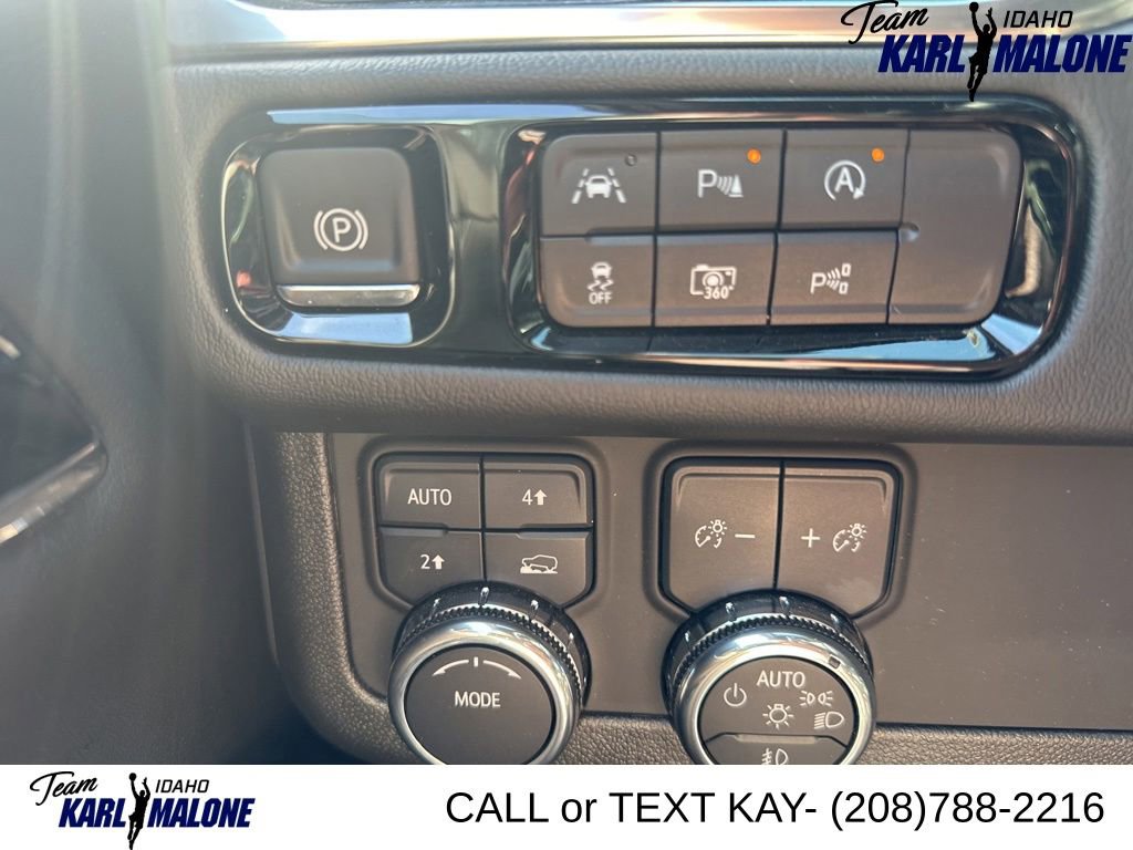 Used 2025 GMC Yukon XL Denali AWD/4WD image 16