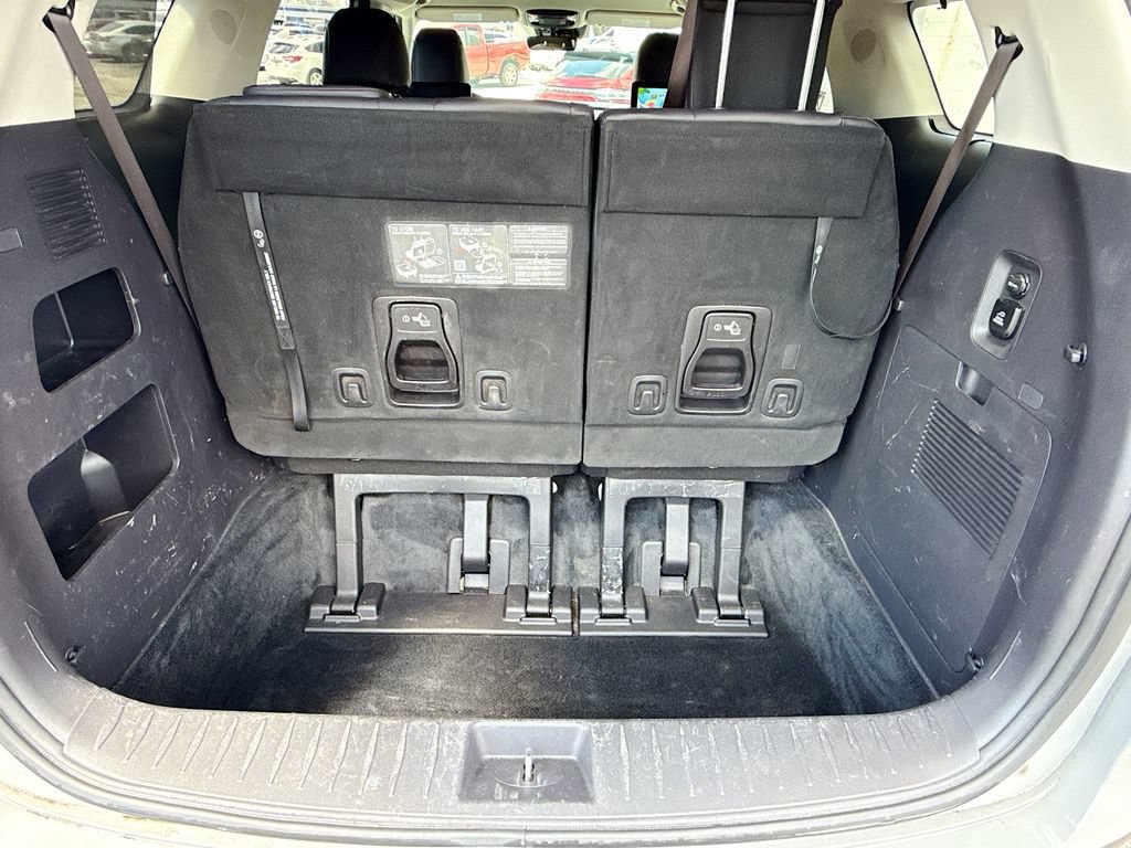 Used 2024 Kia Carnival FWD image 12