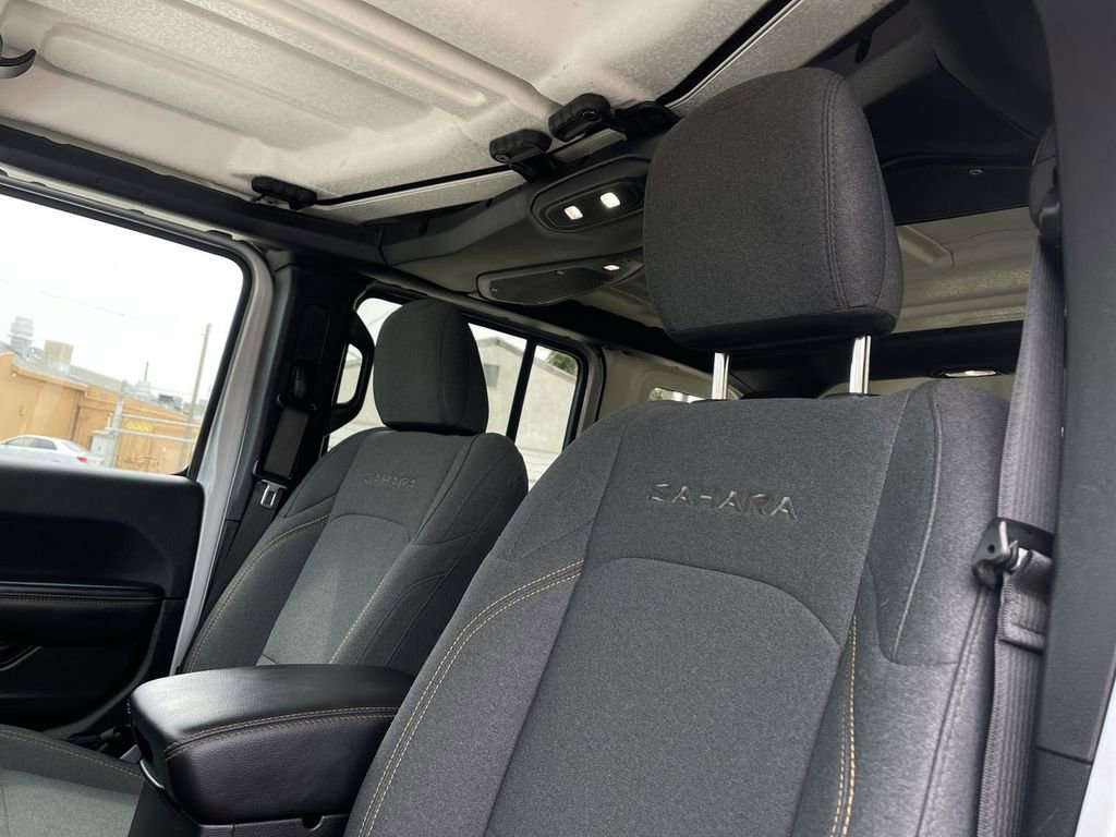 Used 2024 Jeep Wrangler Sahara image 18