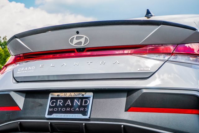 Certified 2025 Hyundai Elantra SEL FWD image 14