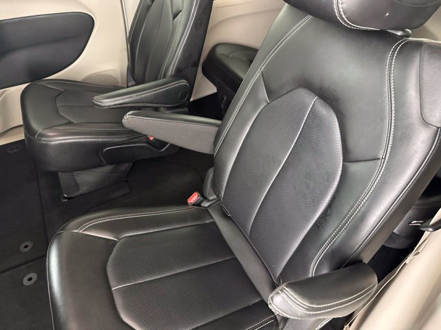 Used 2023 Chrysler Pacifica Touring-L FWD image 27