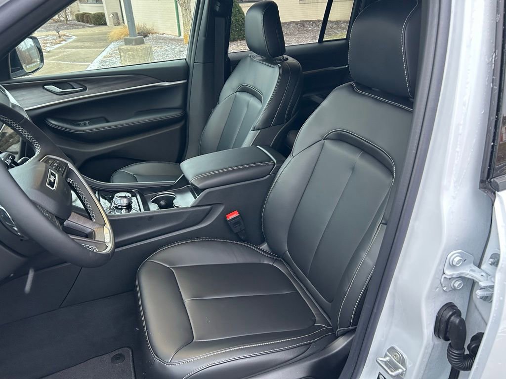 New 2025 Jeep Grand Cherokee Limited image 7