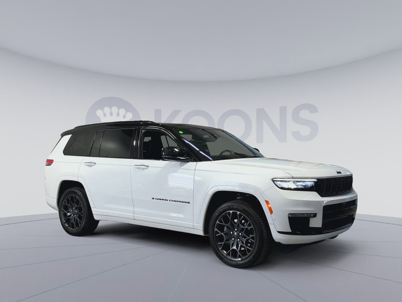Used 2025 Jeep Grand Cherokee L Summit AWD/4WD image 2