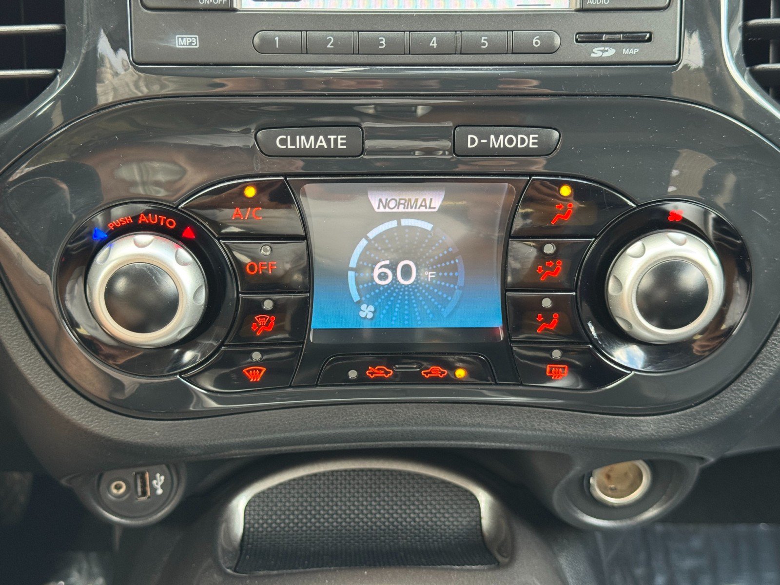 Used 2014 Nissan Juke SL AWD/4WD image 26