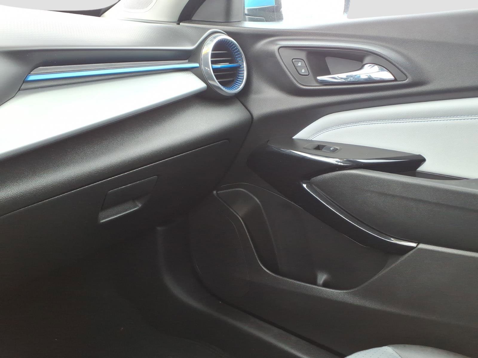 Certified 2025 Chevrolet Trax LT w/ LT Convenience Package image 21