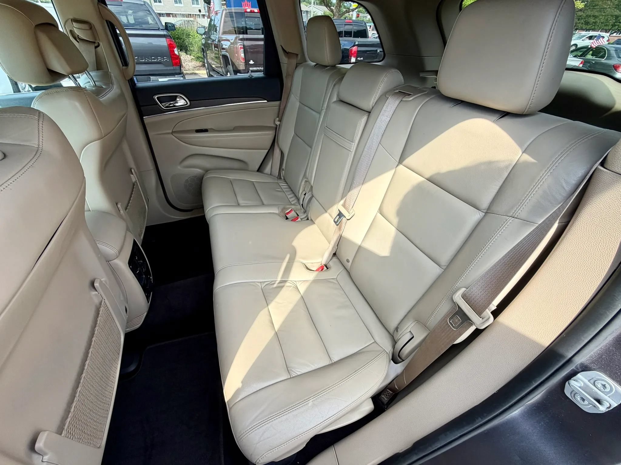Used 2017 Jeep Grand Cherokee Limited AWD/4WD image 9