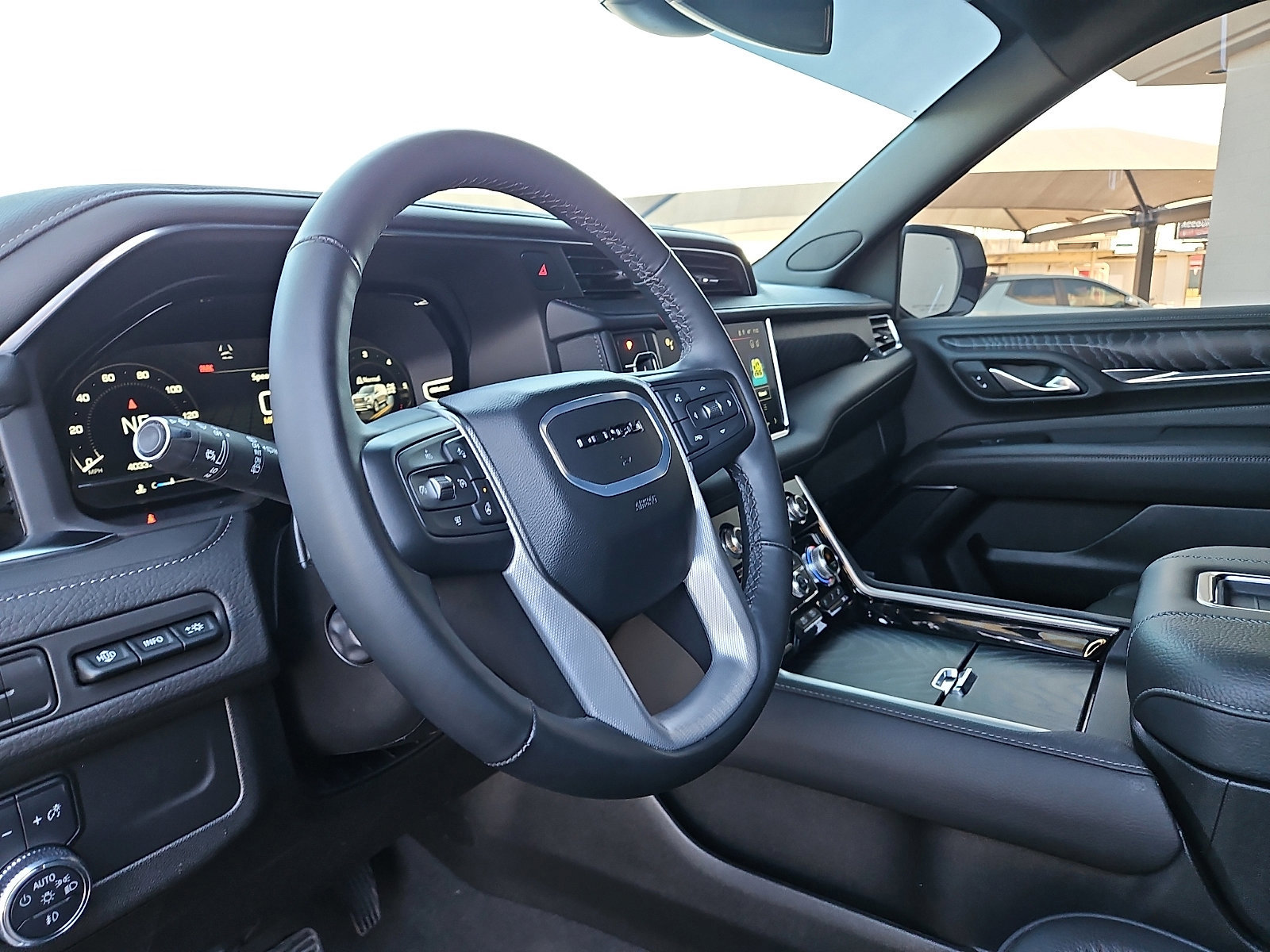 Used 2024 GMC Yukon Denali image 12