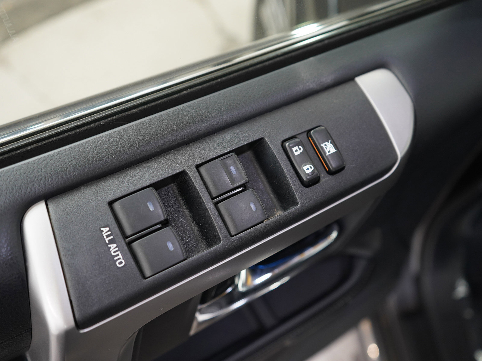 Used 2015 Toyota 4Runner Limited AWD/4WD image 21