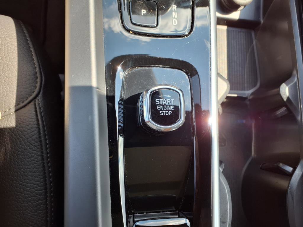 Used 2024 Volvo XC60 B5 Plus image 24