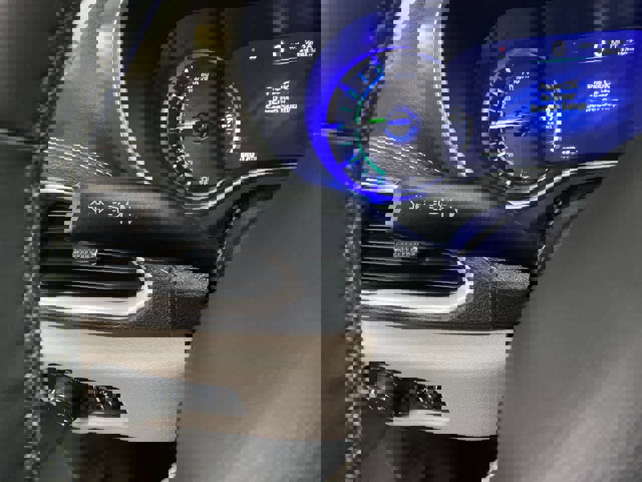 Used 2023 Chrysler Pacifica Touring-L image 24