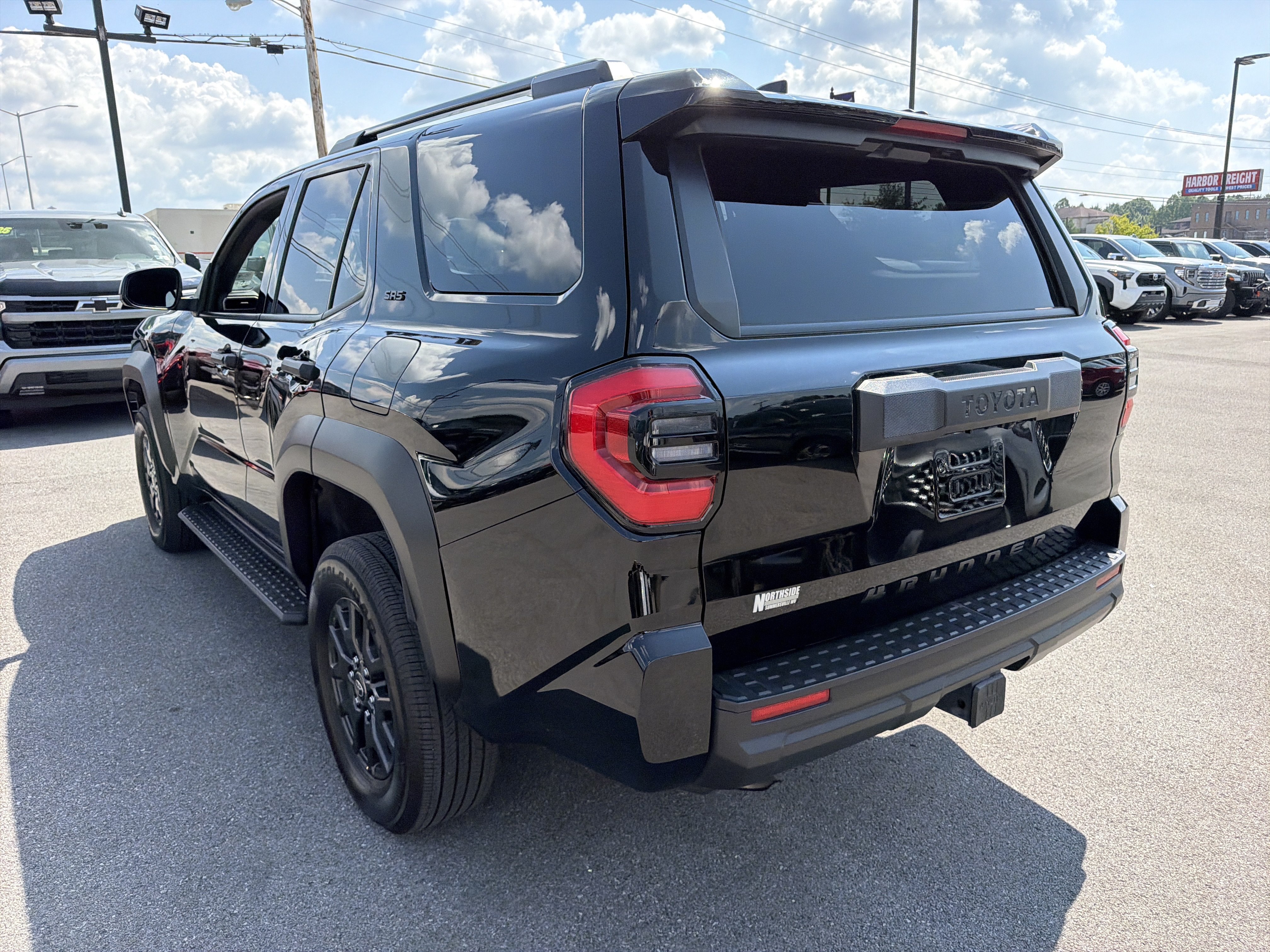 Used 2025 Toyota 4Runner SR5 AWD/4WD image 8
