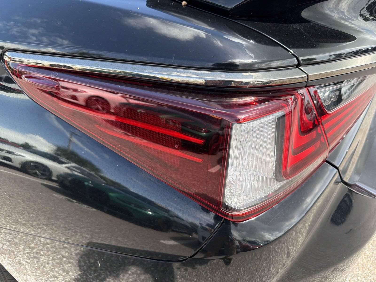 Used 2023 Lexus ES 350 F Sport w/ Accessory Package (Z2) FWD image 10