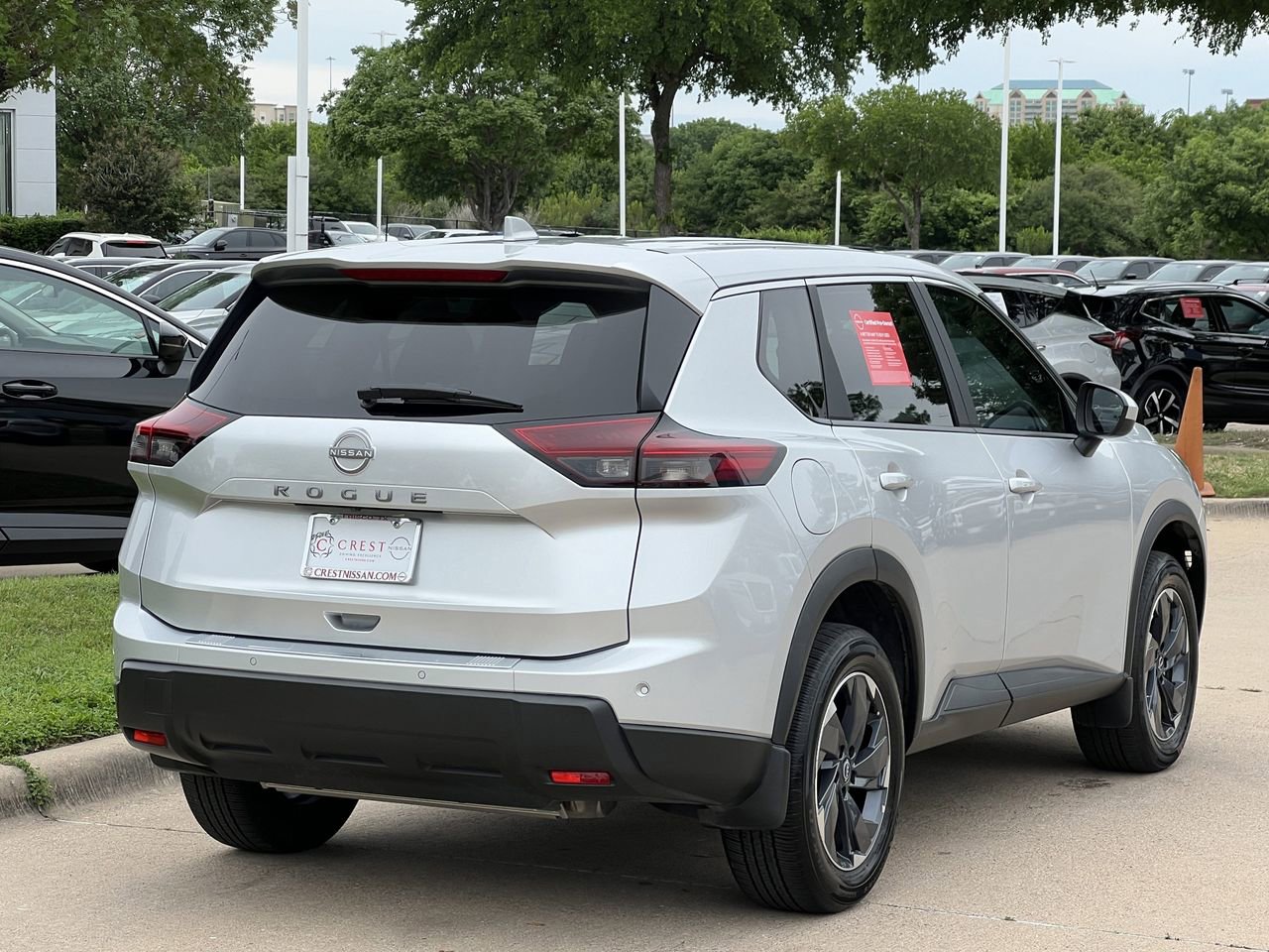 Certified 2025 Nissan Rogue SV FWD image 4