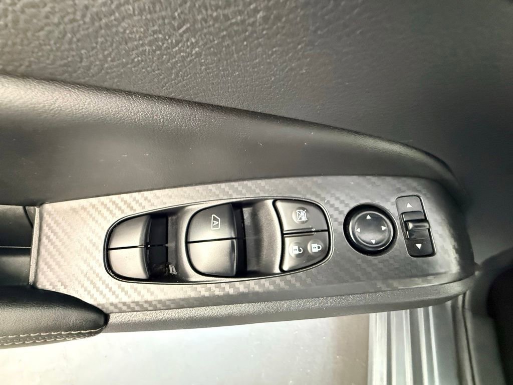 Used 2025 Nissan Altima 2.5 SV FWD image 17