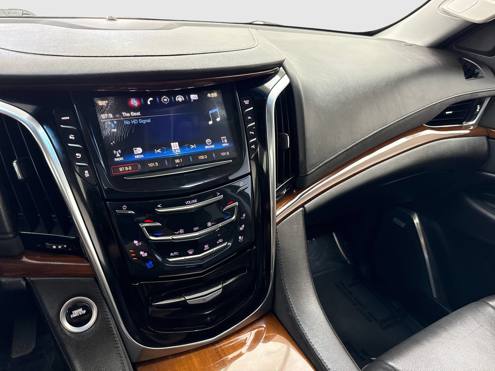 Used 2018 Cadillac Escalade Luxury AWD/4WD image 24