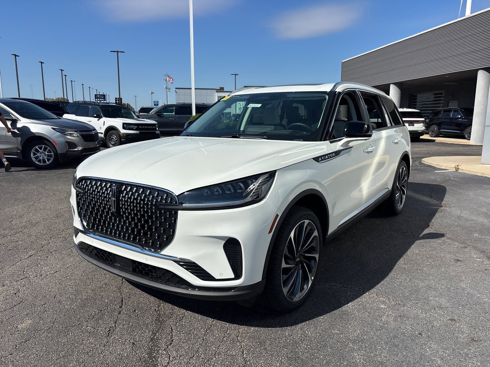 New 2027 Lincoln Aviator Reserve AWD/4WD image 3