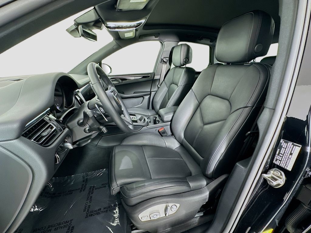 Used 2025 Porsche Macan image 5