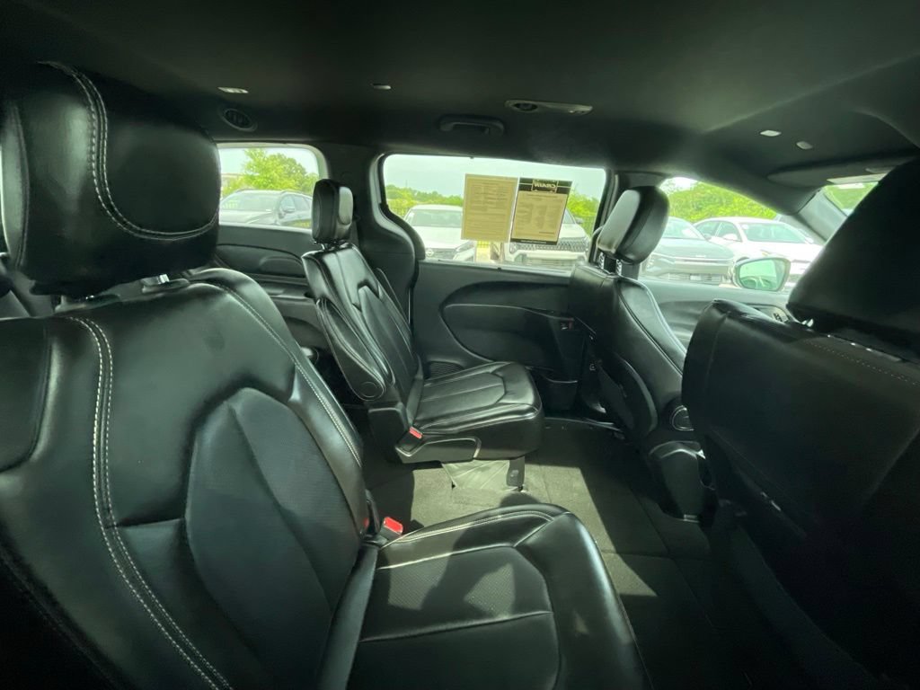 Used 2025 Chrysler Pacifica Select FWD image 8