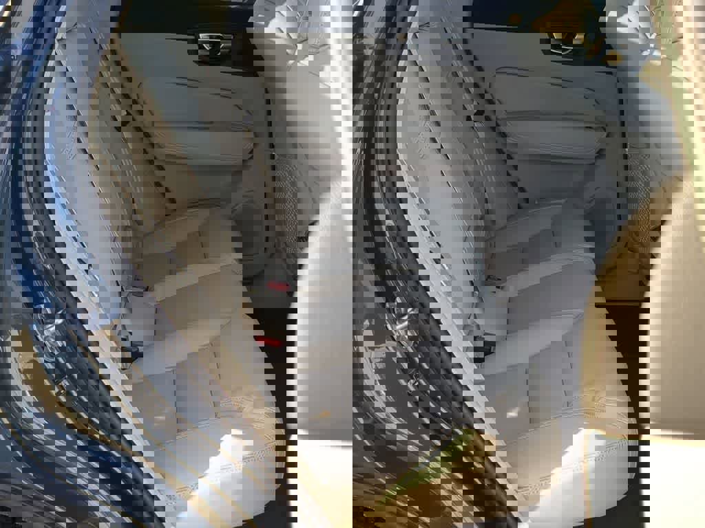 New 2026 Volvo XC60 B5 Ultra w/ Protection Package Premier image 19