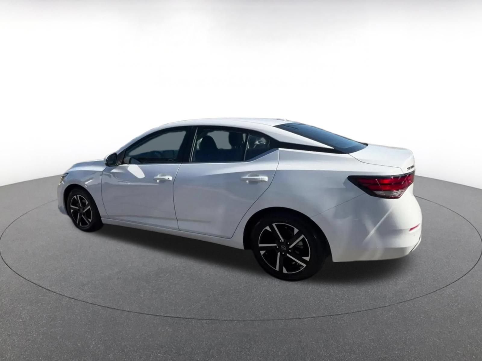 Used 2025 Nissan Sentra SV FWD image 8