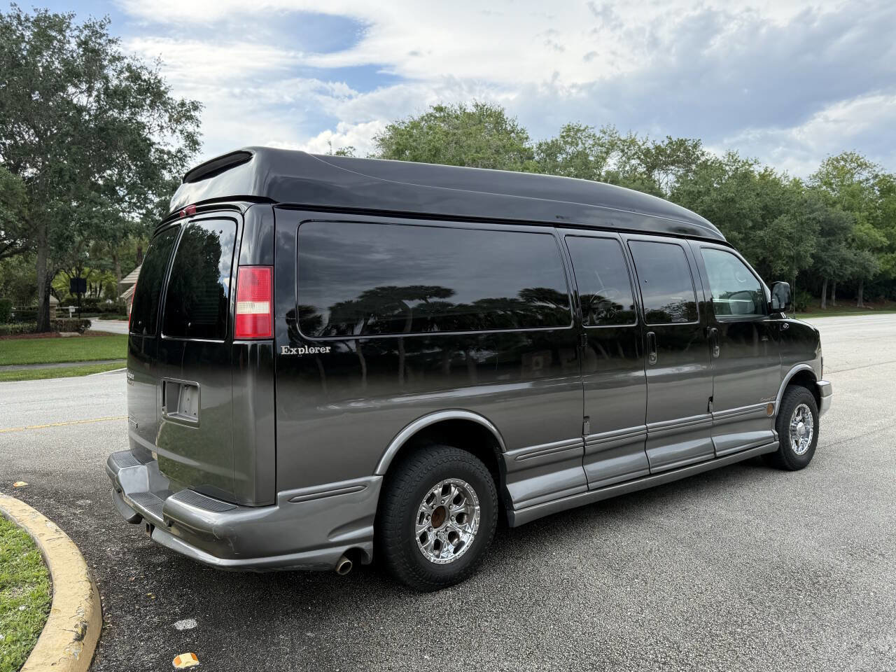 Used 2007 Chevrolet Express 2500 Extended w/ Preferred Equipment Group RWD image 5