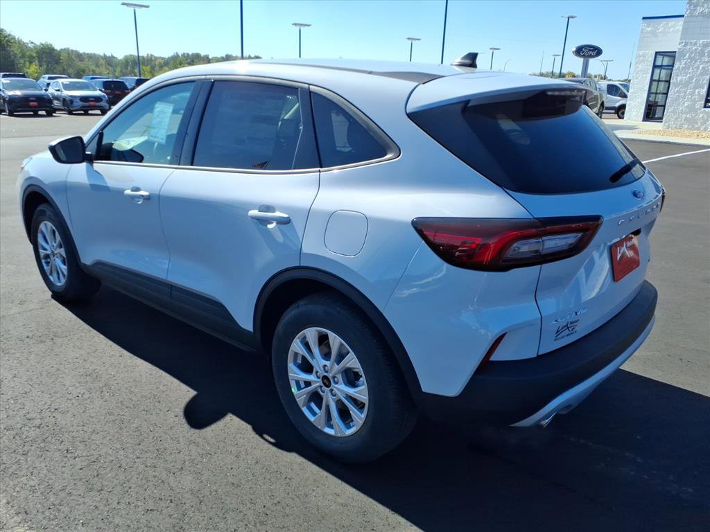 New 2026 Ford Escape Active image 2