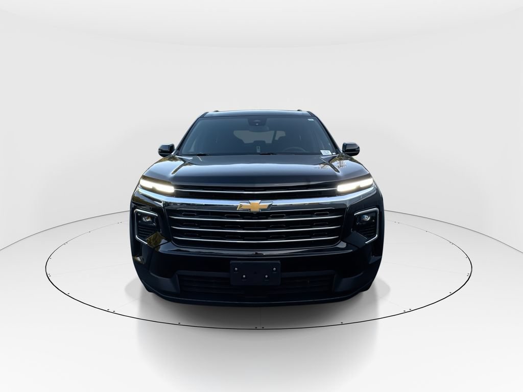 Used 2025 Chevrolet Traverse LT FWD image 3